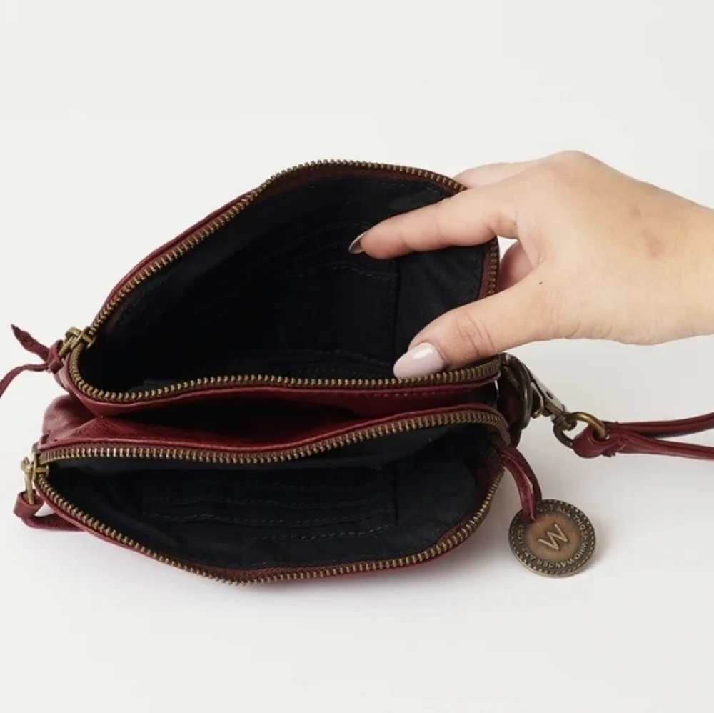 Wanderers Travel Co. Venetian Wristlet Wallet~Burgundy~Leather